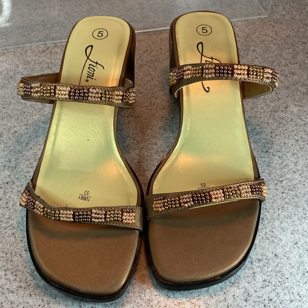 Vintage 90’s Fioni‎ size 5 bronze double strap with bronze and gold beading. - Picture 3 of 5